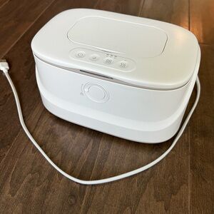 Baby wipes heater